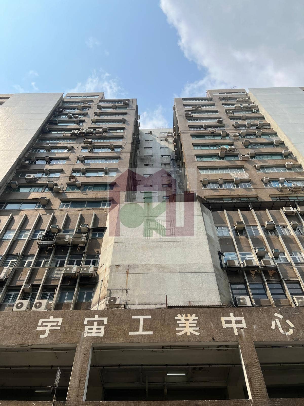 Budget Workshop/Studio for Rent in Fo Tan - Universal Industrial Centre 254 sq.ft. (Ref:98601) | Moku Property